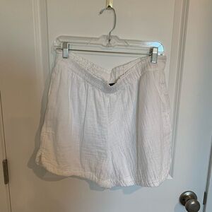 Old Navy Women's Crinkle White Shorts